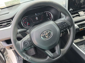 2025 Toyota RAV4 LE - miniatura 10