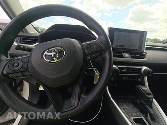 2025 Toyota RAV4 LE - miniatura 11