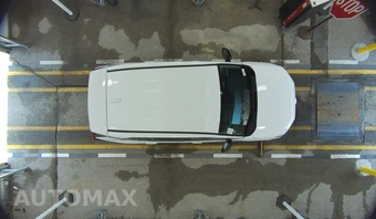 2025 Toyota RAV4 LE - miniatura 17
