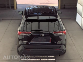 2025 Toyota RAV4 LE - miniatura 5