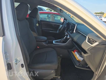 2025 Toyota RAV4 LE - miniatura 8