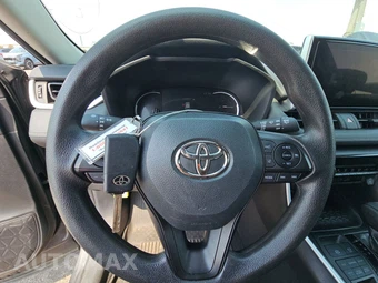 2025 Toyota RAV4 LE - miniatura 10