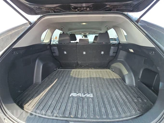 2025 Toyota RAV4 LE - miniatura 16