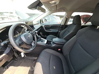 2025 Toyota RAV4 LE - miniatura 7