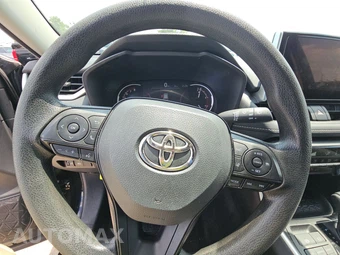 2025 Toyota RAV4 LE - miniatura 10