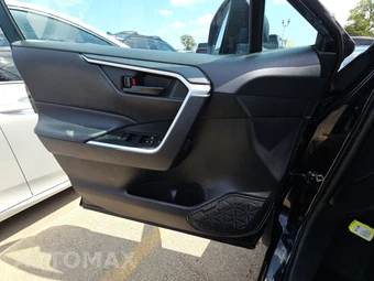 2025 Toyota RAV4 LE - miniatura 9