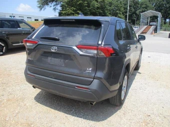 2025 Toyota RAV4 LE - miniatura 18