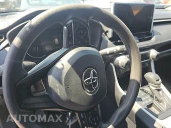 2025 Toyota RAV4 LE - miniatura 10