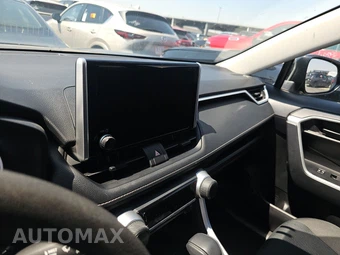 2025 Toyota RAV4 LE - miniatura 11