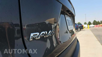 2025 Toyota RAV4 LE - miniatura 25