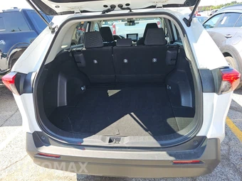 2025 Toyota RAV4 LE - miniatura 16