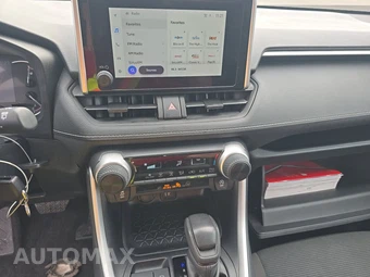 2025 Toyota RAV4 LE - miniatura 11