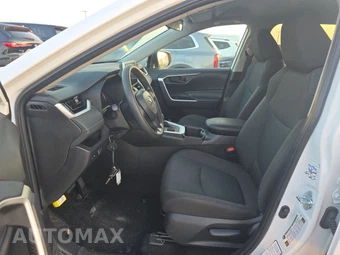2025 Toyota RAV4 LE – miniatura 7