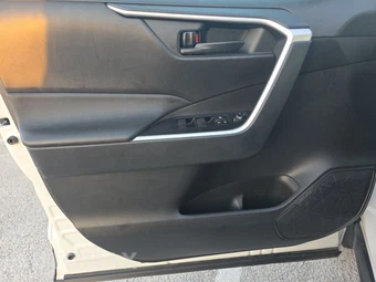 2025 Toyota RAV4 LE – miniatura 9