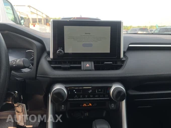 2025 Toyota RAV4 LE – miniatura 11