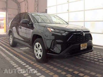 2025 Toyota RAV4 LE – miniatura 3