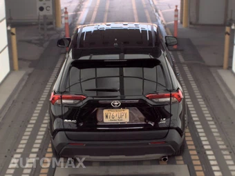 2025 Toyota RAV4 LE – miniatura 5