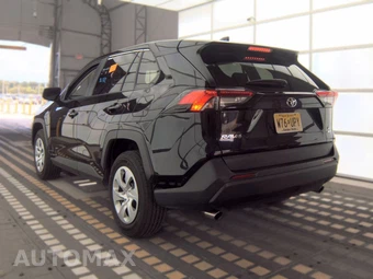 2025 Toyota RAV4 LE – miniatura 6