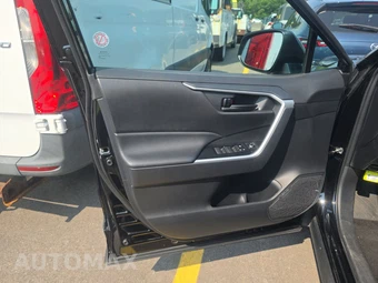 2025 Toyota RAV4 LE – miniatura 9