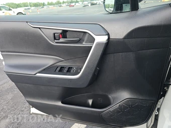 2025 Toyota RAV4 LE - miniatura 9