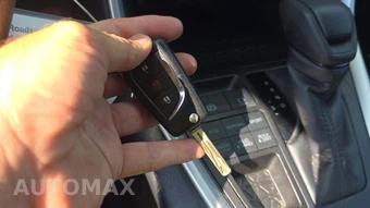 2025 Toyota RAV4 LE - miniatura 22