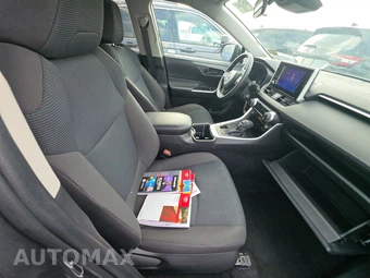 2025 Toyota RAV4 LE - miniatura 8