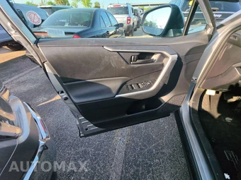 2025 Toyota RAV4 LE - miniatura 9