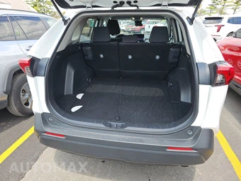 2025 Toyota RAV4 LE - miniatura 16