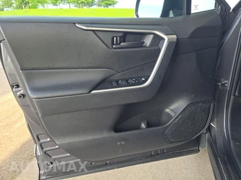 2025 Toyota RAV4 LE - miniatura 9