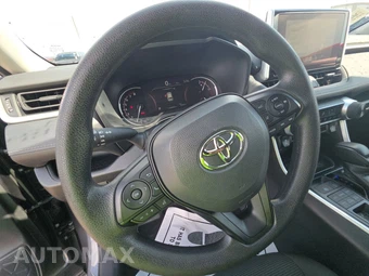 2025 Toyota RAV4 LE - miniatura 10