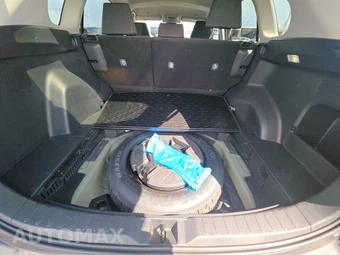 2025 Toyota RAV4 LE - miniatura 16