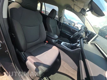 2025 Toyota RAV4 LE - miniatura 8