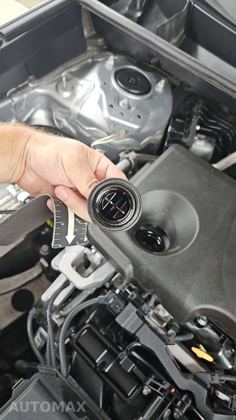 2025 Toyota RAV4 LE - miniatura 18