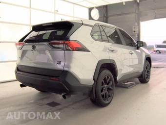 2025 Toyota RAV4 LE - miniatura 4