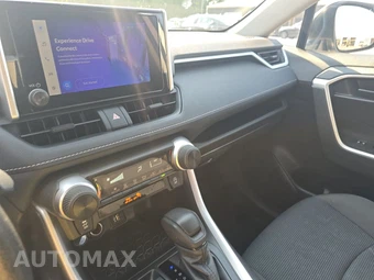 2025 Toyota RAV4 LE - miniatura 11