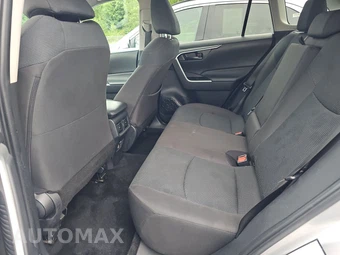 2025 Toyota RAV4 LE - miniatura 13