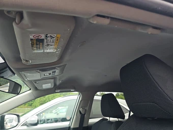2025 Toyota RAV4 LE - miniatura 17