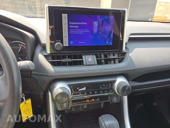 2025 Toyota RAV4 LE - miniatura 10
