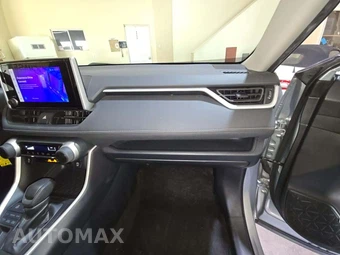 2025 Toyota RAV4 LE - miniatura 19