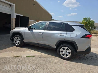 2025 Toyota RAV4 LE - miniatura 2