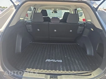 2025 Toyota RAV4 LE - miniatura 16