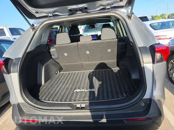 2025 Toyota RAV4 LE - miniatura 16