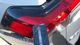 2025 Toyota RAV4 LE - miniatura 19