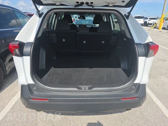 2025 Toyota RAV4 LE - miniatura 16