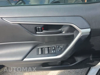 2025 Toyota RAV4 LE - miniatura 9