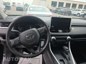 2025 Toyota RAV4 LE - miniatura 11