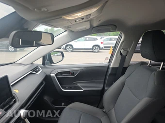 2025 Toyota RAV4 LE - miniatura 18