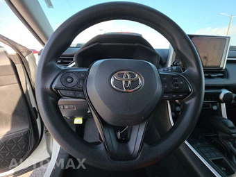 2025 Toyota RAV4 LE - miniatura 10