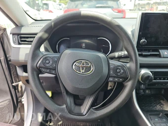 2025 Toyota RAV4 LE - miniatura 10