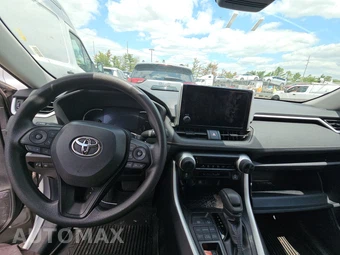 2025 Toyota RAV4 LE - miniatura 11